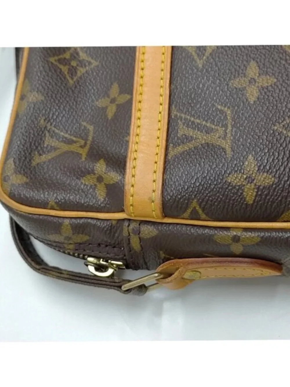 Authentic Louis Vuitton Danube Monogram Canvas Crossbody Shoulder Bag - Picture 8 of 16